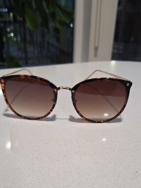 Tortoiseshell Brown Women's Sunglasses